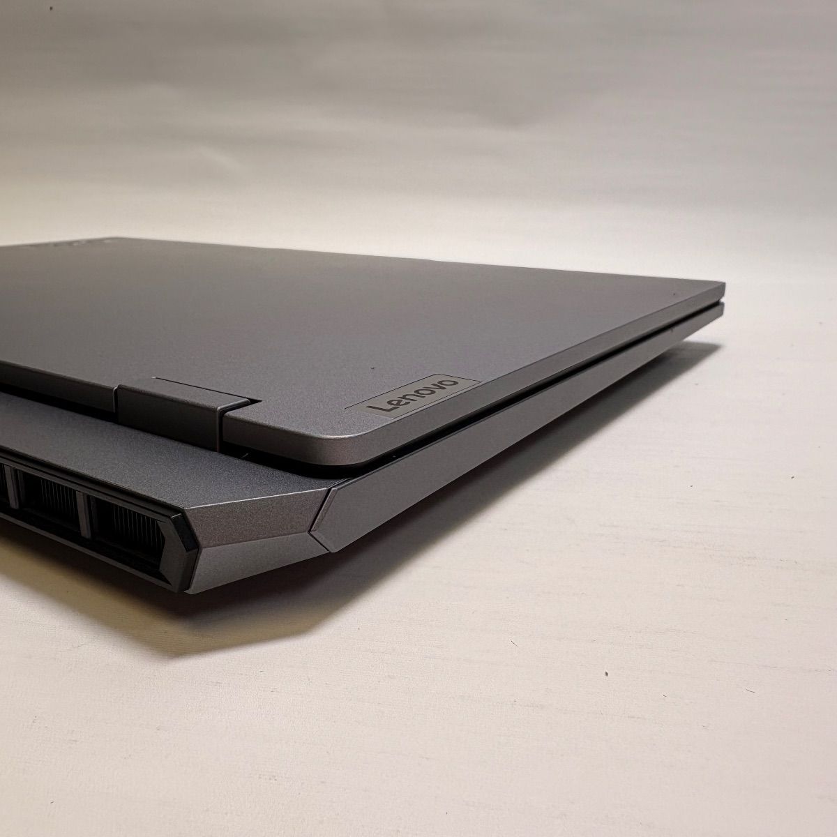 LENOVO LOQ 15ARP9 Gaming Laptop 15.6" FHD, Ryzen 5 7235HS, 12GB, 512GB, RTX 4050 - hình ảnh