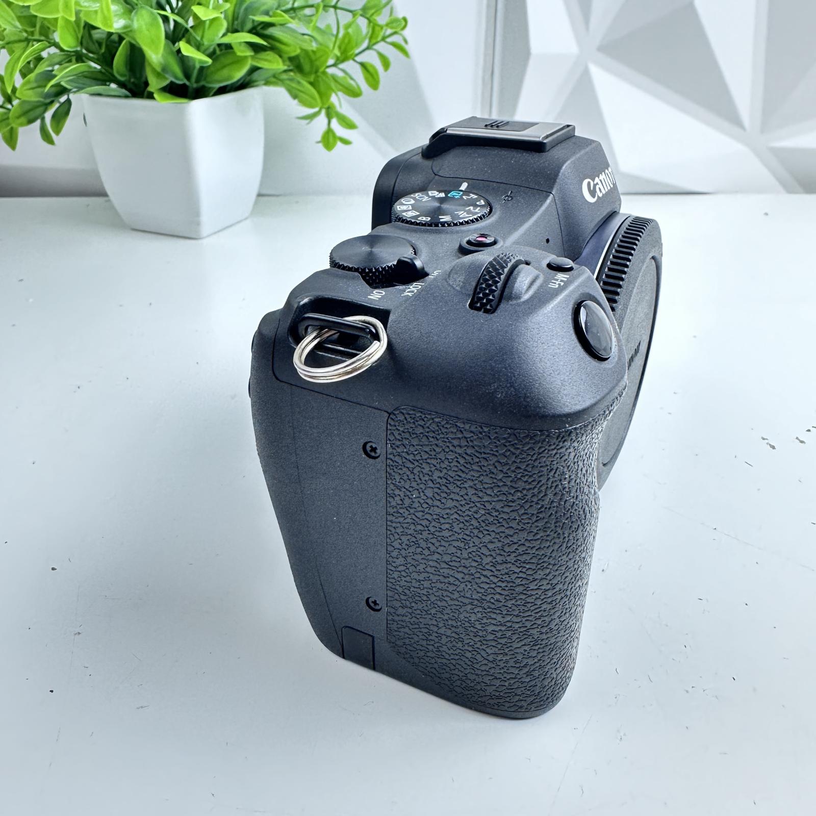 Canon EOS R8 Mirrorless Camera Kit, RF 24-50mm F4.5-6.3 IS STM Lens, 24.2MP, 4K - hình ảnh