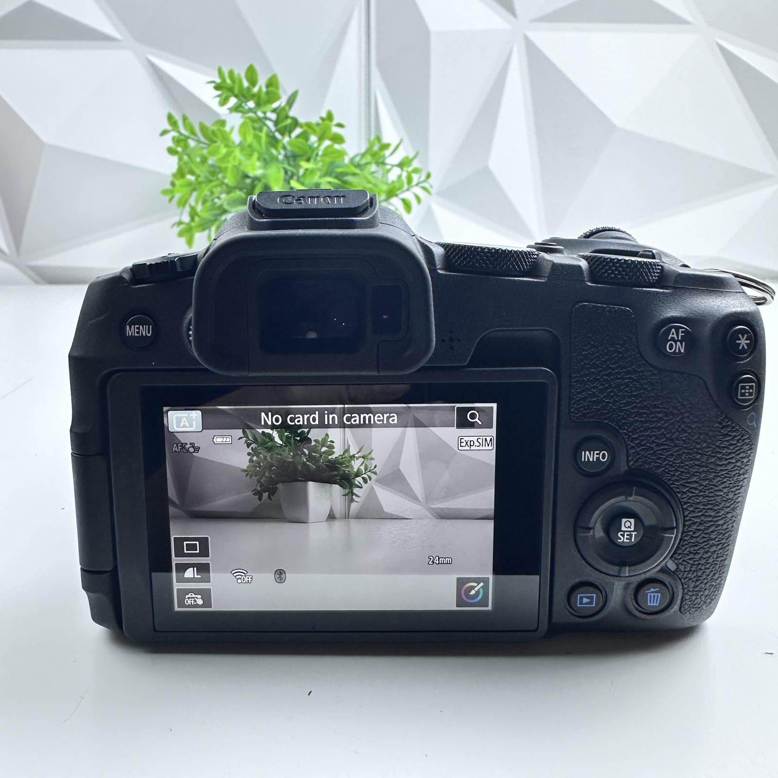 Canon EOS R8 Mirrorless Camera Kit, RF 24-50mm F4.5-6.3 IS STM Lens, 24.2MP, 4K - hình ảnh