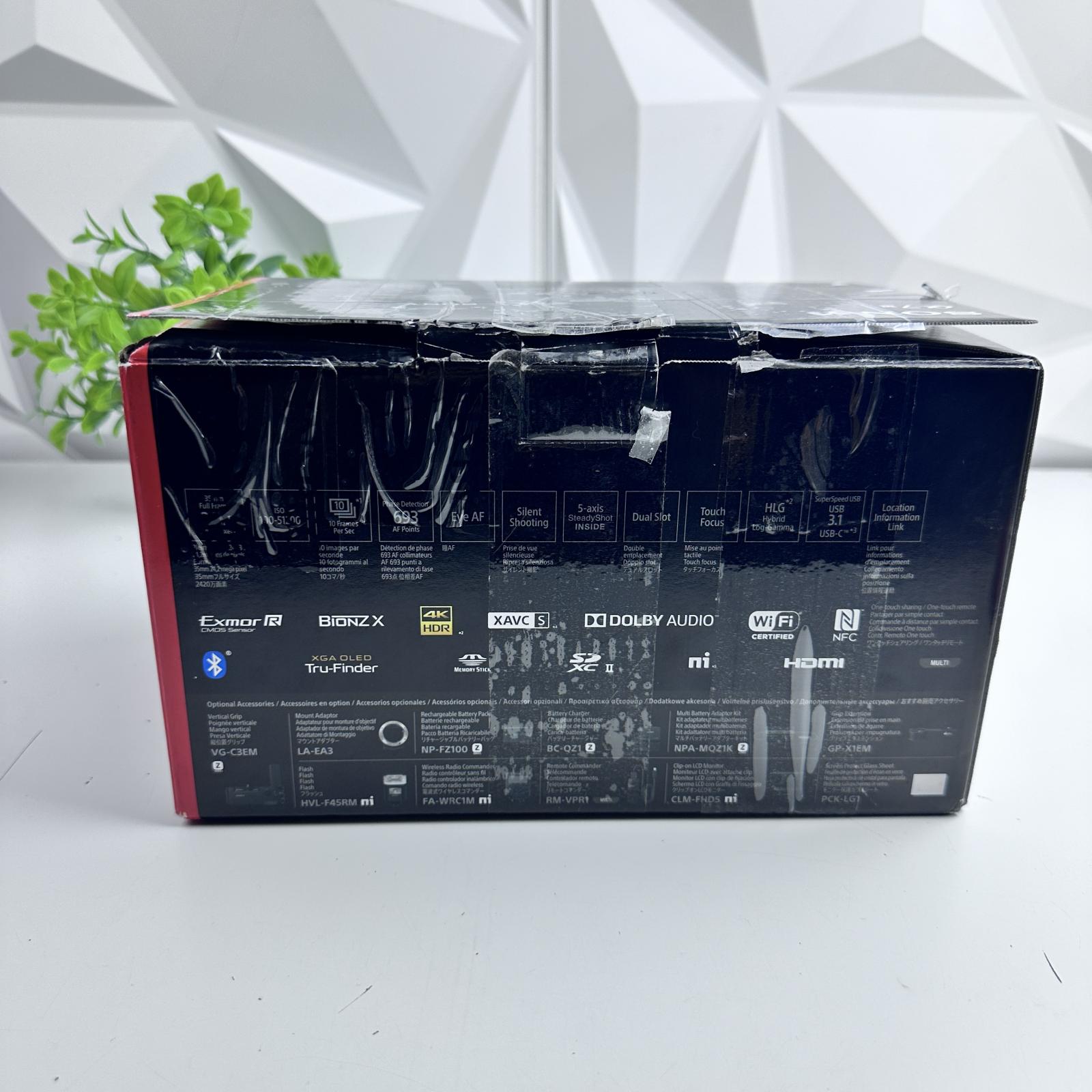 Sony - Alpha a7 III Mirrorless Camera with FE 28-70 mm F3.5-5.6 OSS Lens - hình ảnh